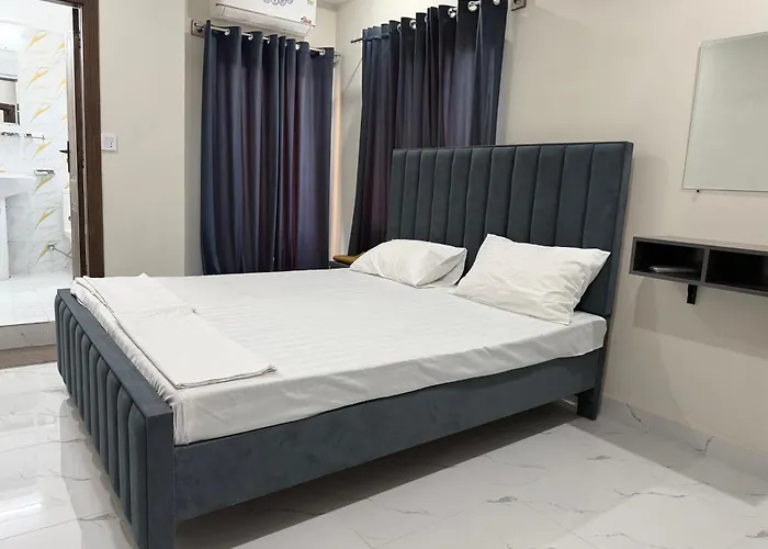 Midways Guest House And Hotels